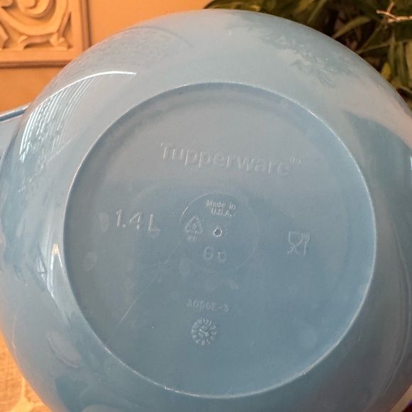 Tupperware Blue Bowl - Picture 3 of 5